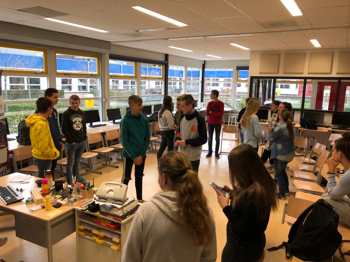 BetuweOnStage's tweet image. Een goede voorbereiding is het halve werk😉, geldt ook voor #beroepenfeest. Vandaag oefenen leerlingen #HPCZetten hoe jezelf voor te stellen.  @OnStageJrNetw