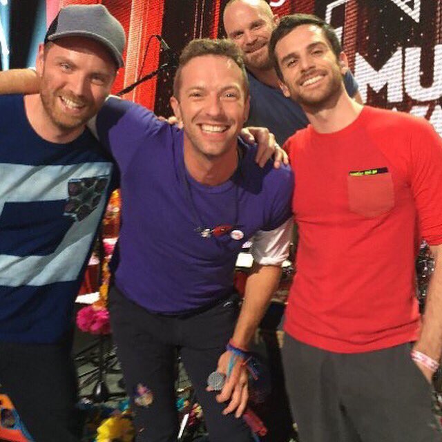 ColdplayArmyIta's tweet photo. 21 anni fa, i Coldplay si esibivano per la prima volta insieme su un piccolo palco. Chi avrebbe mai immaginato cosa quei quattro amici conosciuti all’università sarebbero diventati negli anni successivi❣️ Amicizia, amore, sogni, felicità e dolore condivisi insieme, una famiglia❤️ https://t.co/Mu4SptP2mj