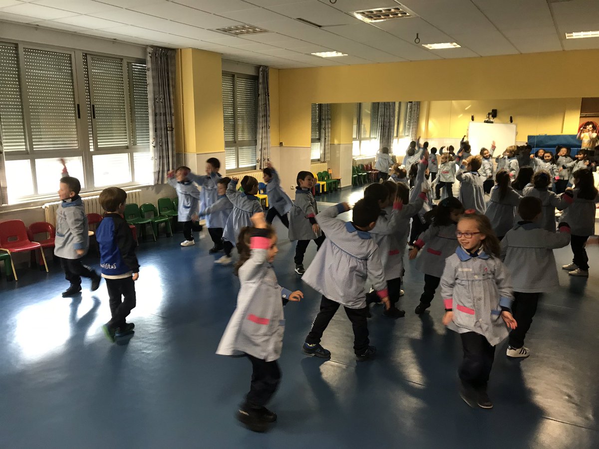 Beatriz_rg84's tweet photo. Learning action verbs with games #englishisfun #kinestheticintelligence #linguisticintelligence #icrezco @ausevamaristas https://t.co/DXGQ5Lf3It