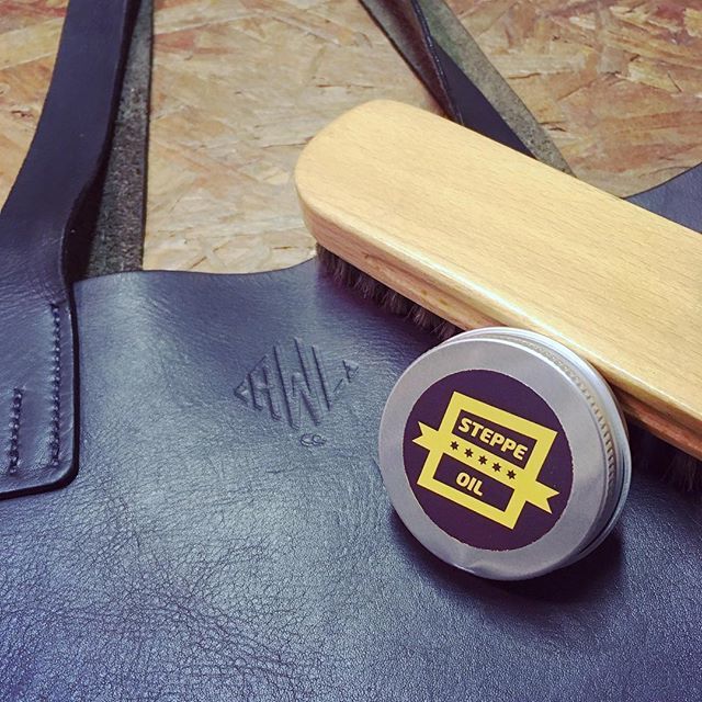 Used @steppe.oil for the first time yesterday, on our work/tote bag. It’s a lovely product, its a mix of olive oil and bees wax, all natural. It nourishes the leather, protects and gives it a subtle sheen. And as a bonus it makes your hands feel great! L… bit.ly/2stPJRx