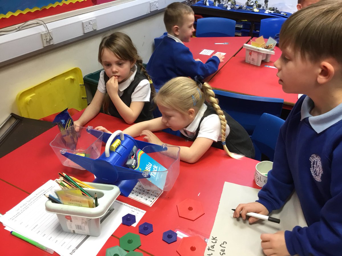 CLPSyr1's tweet photo. @CoatesLaneSch The children in class 1 have shown great skills this morning in carefully and patiently weighing objects in class. Best get them baking cakes at home to use their skills 🍪😀 https://t.co/2JYA5frt8r