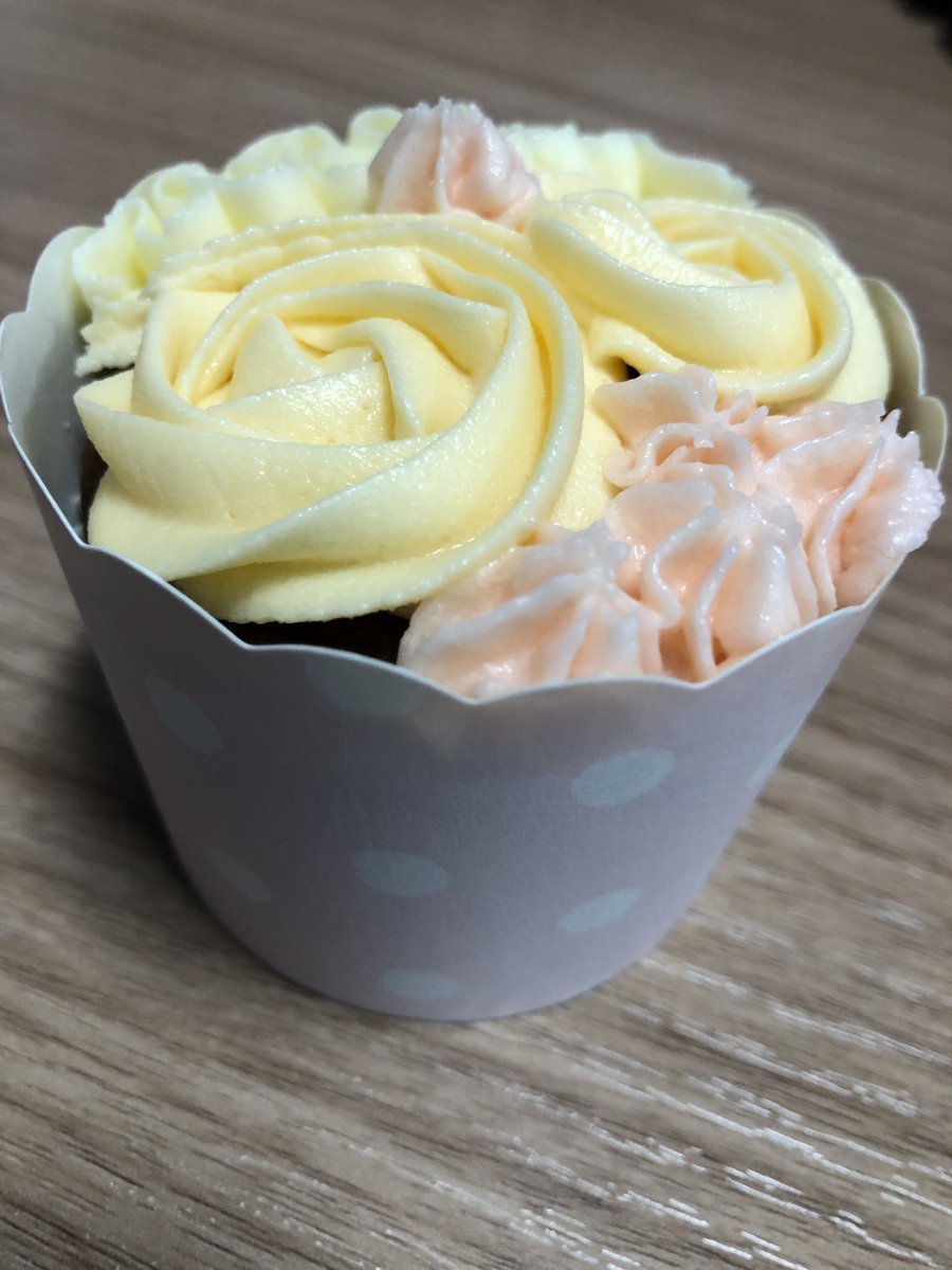 Housing_John's tweet photo. Our paralegal Alice made these for the Housing team today.  She’s great at handling disrepair claims and baking....  They look too good to eat but be assured I won’t let that stop me 😛 https://t.co/jabwYS7mTE