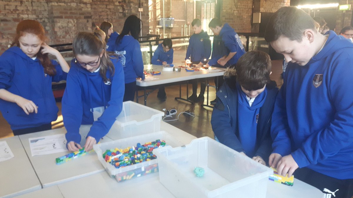 DanderhallPS's tweet photo. P7s learning about renewable energy #sensationalsevens  #nationalmuseumsofscotland #danderhallprimary #science #scottishpower https://t.co/c7XHLgejmk