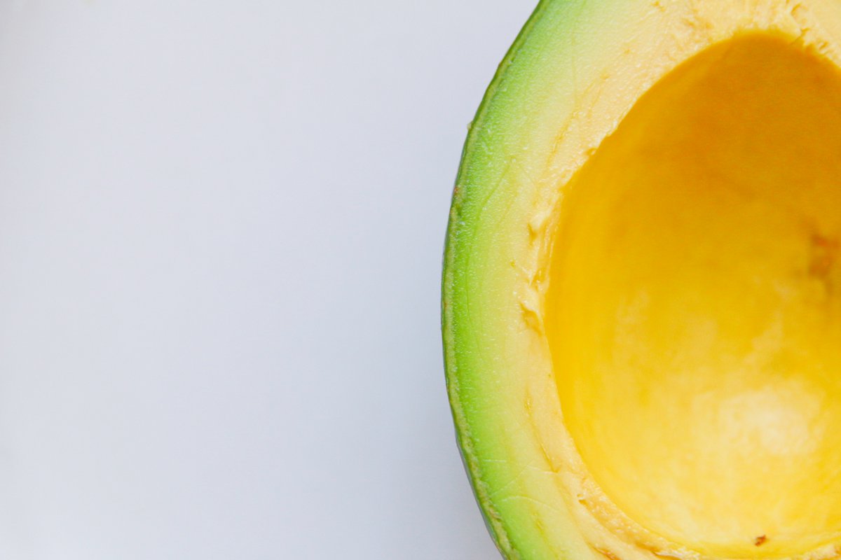 HunterGatherUK's tweet photo. Did you know #avocados are number 1 on the #CleanList? They are the number 1 food you don't have to buy organic as they are pretty much pesticide free! https://t.co/gfxbd0jV16 #avocados #cleanfruit https://t.co/DanDvFsYxW