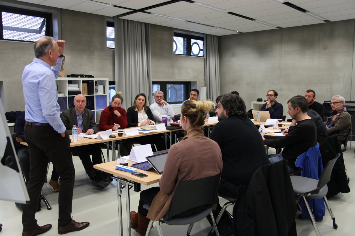 serrenumerique's tweet image. #Topdepart #Upgrade pour nos accélérés, en direct de l’Experience Lab de la @serrenumerique ! 🚀       

👉Thème du jour  « Définir son modèle économique » avec notre intervenant Denis Dauchy.😉

#accélération #serrenumerique #innovation