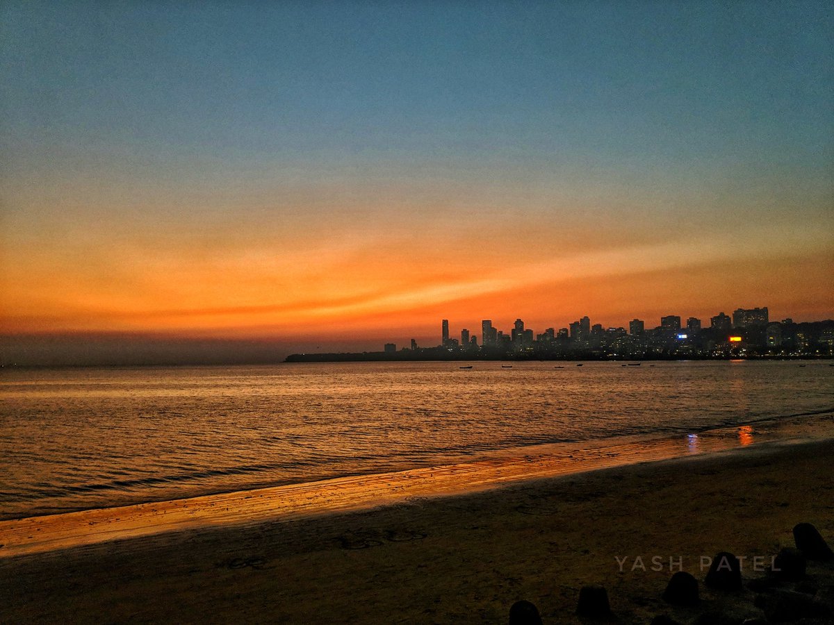 It is almost impossible to watch a sunset and not dream. 
#shotonpoco #poco
#mumbai #photography #mobilephotography #streetsofmumbai