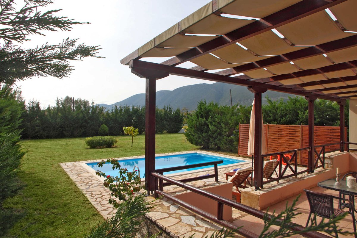 #cosy #villa for 2-3 people in Vasiliki, with private #pool and #garden!
.
lefkada-rentals.com/en/rentals/186…
.
#summerholidays #summertimefun #romanticholidays #vacation #holiday #justthetwoofus #Lefkada #visitGreece #paradiseisland #holidayvilla