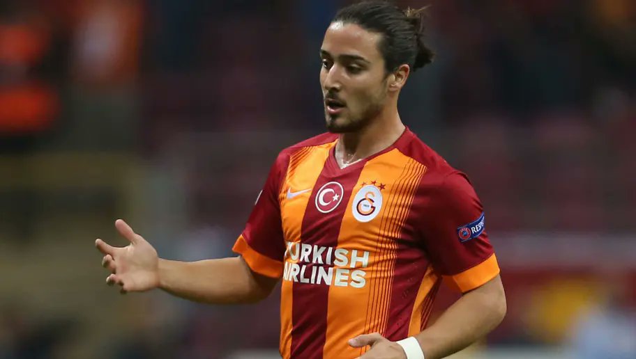 Her veda hüzün kokar. Kelimeler düğümlenir boğazda. Ses titrer, boğulacakmış gibi olursun. Sende bunların hiçbiri yaşanmadı. Aksine Galatasaray Hagi'yi yeniden transfer etmiş gibi sevindik. Sen içimizdeki insan sevgisini de öldürdün. Keşke hiç gelmeseydin @TarikCamdal77