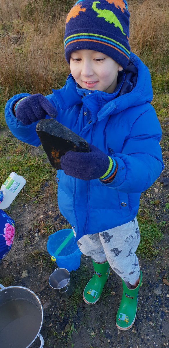 A freezing cold day doesn't stop our #MudPlay! Who needs a #mudkitchen when you have great muddy land on your doorstep. #imaginitiveplay #happychildren #Mudmudmud @ScotChildmind