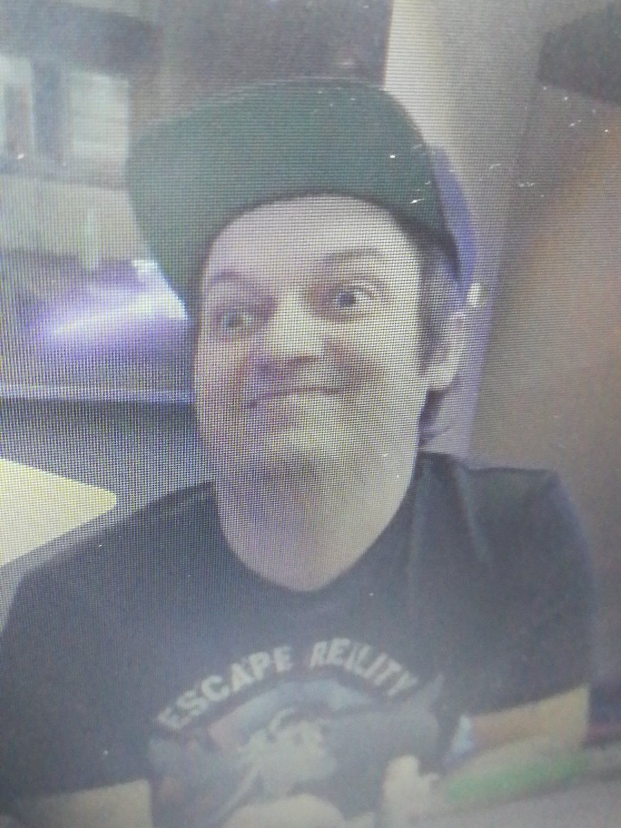Dhiammaara's tweet photo. Bestes Standbild ever. Neben dem Hobbit ist jetzt also auch sowas wie Gollum eingezogen? #Froidstream @Doktor_Froid Danke für die Unterhaltung 😂❤️ https://t.co/wZxDQUmckK