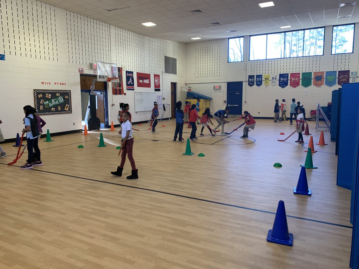 CoachSmith_07's tweet photo. Kids are loving our striking unit. We had stations last week and now mini games this week. @WESWildcat @JonesFizeduc8or @rawls_WES @ShakeragPE #hockey #striking #pe #competition #adapt #creative #woodland #wildcat #funlearningenvironment https://t.co/WRPQjTbqQs