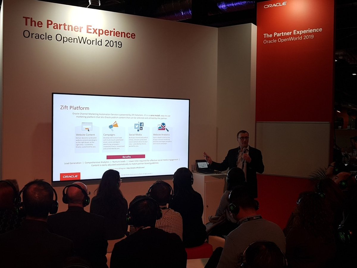 JulienOracle's tweet photo. #MarketingAutomation for @OraclePartners at #oowlon with @MichelMariet presenting https://t.co/7lYMkGMQQ1