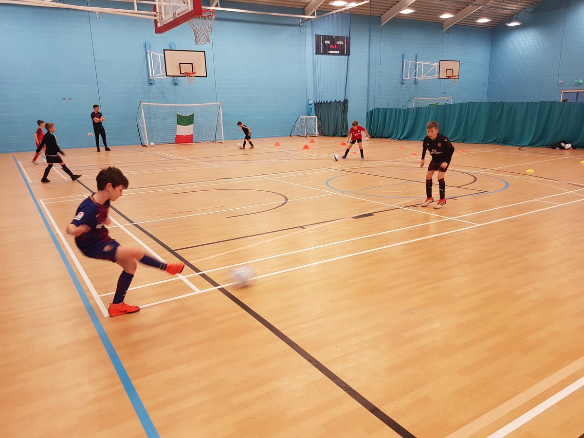 GlobeActive's tweet photo. Tuesday Advanced Futsal. First touch and receiving theme! https://t.co/YPj3DcfzFx