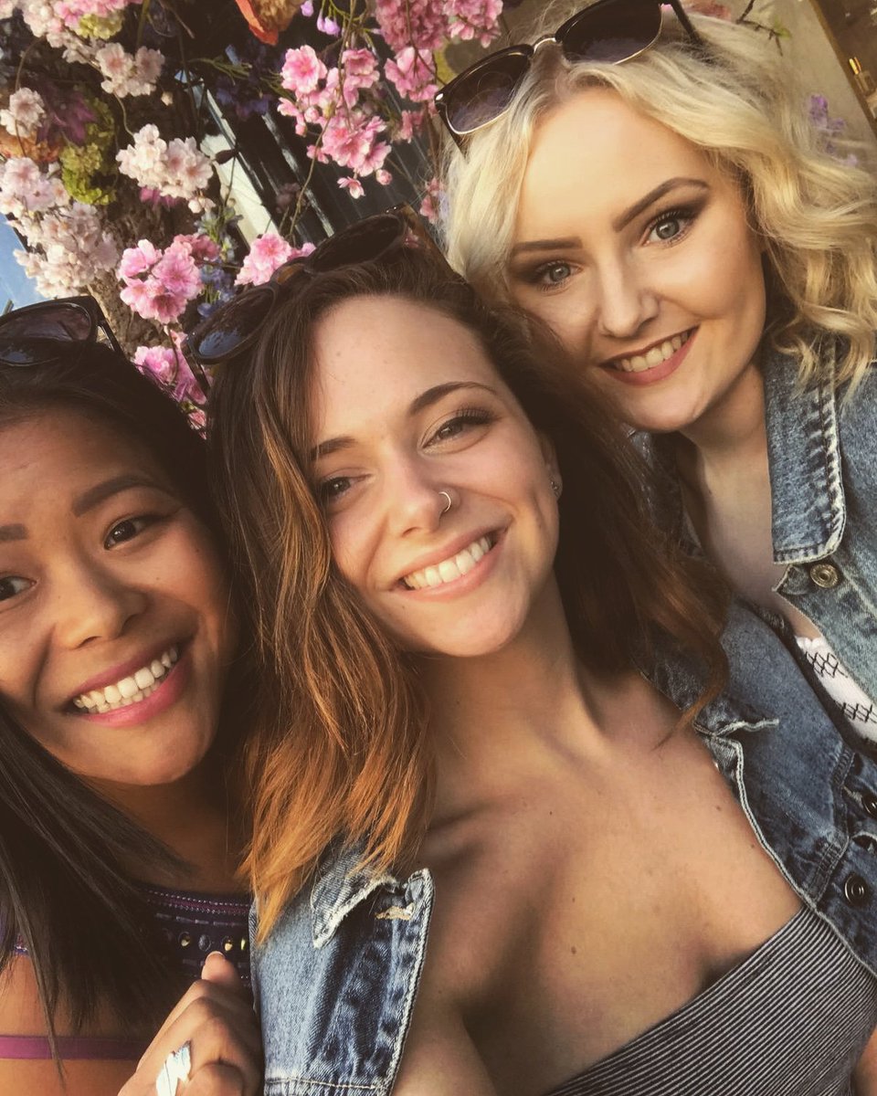 AimMitchell's tweet photo. My bestfriends are something else 👭❤ #girlpower https://t.co/JlYXLebOKb