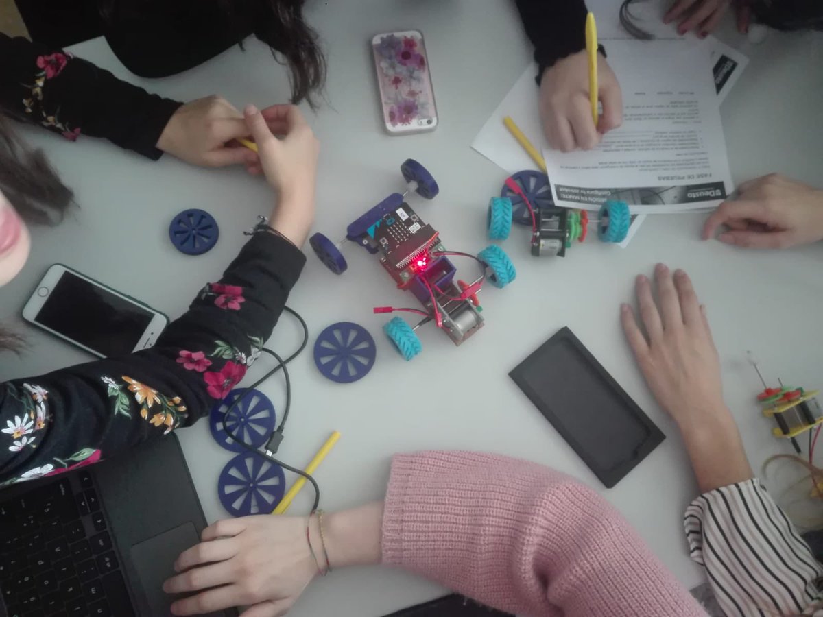 deustoLearning's tweet photo. Realizamos el taller #MisionenMarte en el colegio @Azkorri con los alumnos de Bachillerato 👏🏻💻🔧⚙️ https://t.co/rjZoZuyYxv