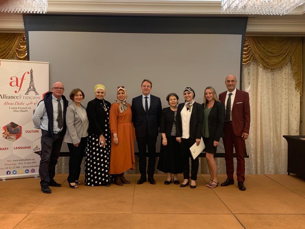 AFAbuDhabi's tweet photo. L’Alliance Française et @IFintheUAE ont organisé ce mercredi 16 janvier, la remise des diplômes du DELF pour nos étudiants à Al Ain. Nous tenons à féliciter tous nos jeunes lauréats de cette session 2018 ! 👨🏽‍🎓 Découvrez les dernières images 👩🏼‍🎓
#FranceUAE #DCFE #delf #alain 🇫🇷🇦🇪 https://t.co/lM8W1nP2MX