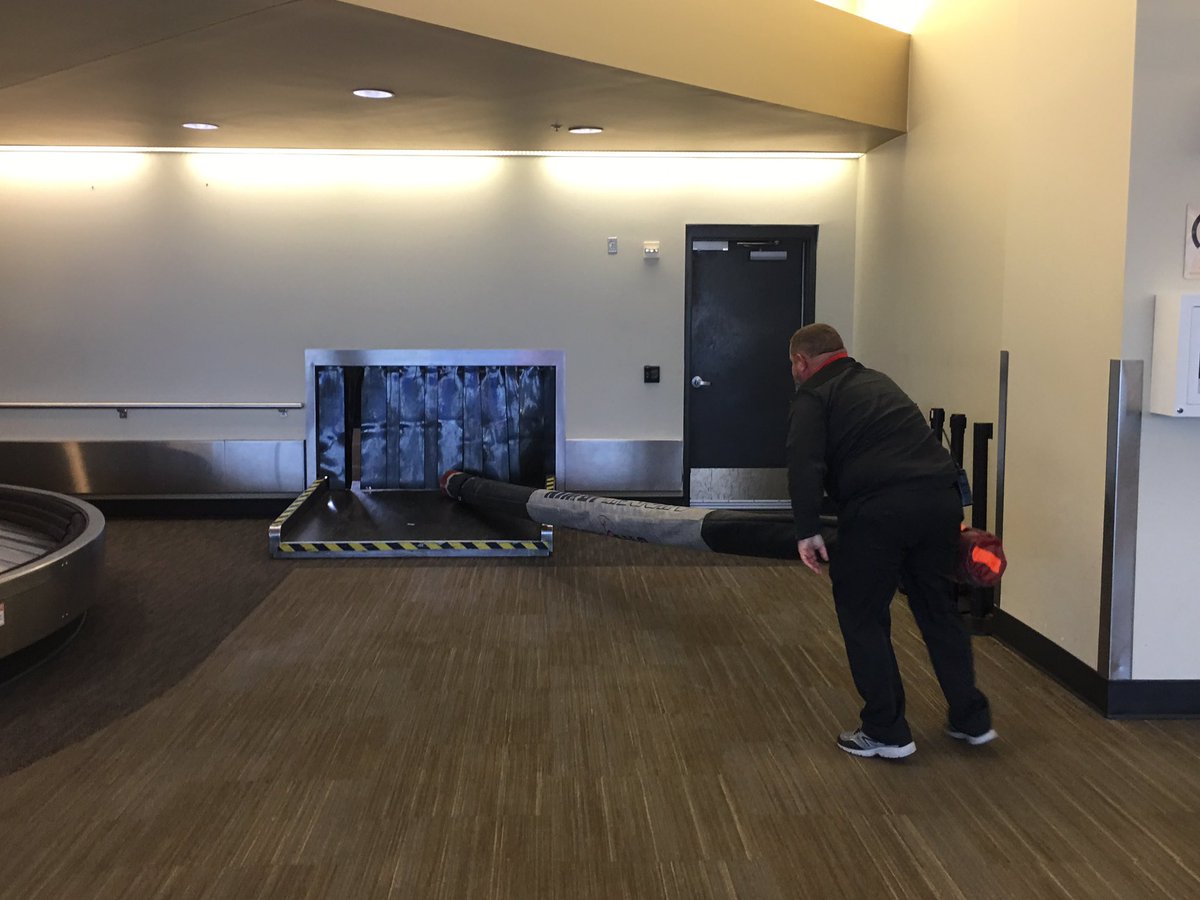 DTCutter's tweet image. Sandi @sandicheekspv must be flying through LIT today. Maybe your poles will make it. Maybe.