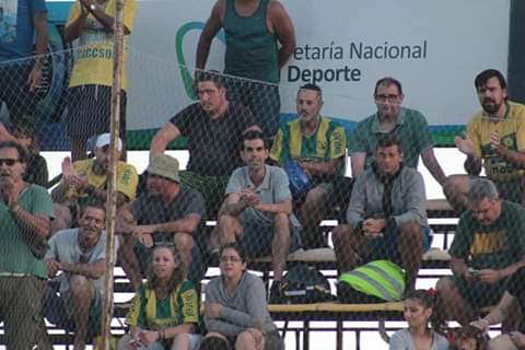 🎶 A el auriverde lo seguimos a donde vaya a jugar 🎶 #Cerrito #FutbolPlaya 💛💚⚽
📷 @yanngonzalez94