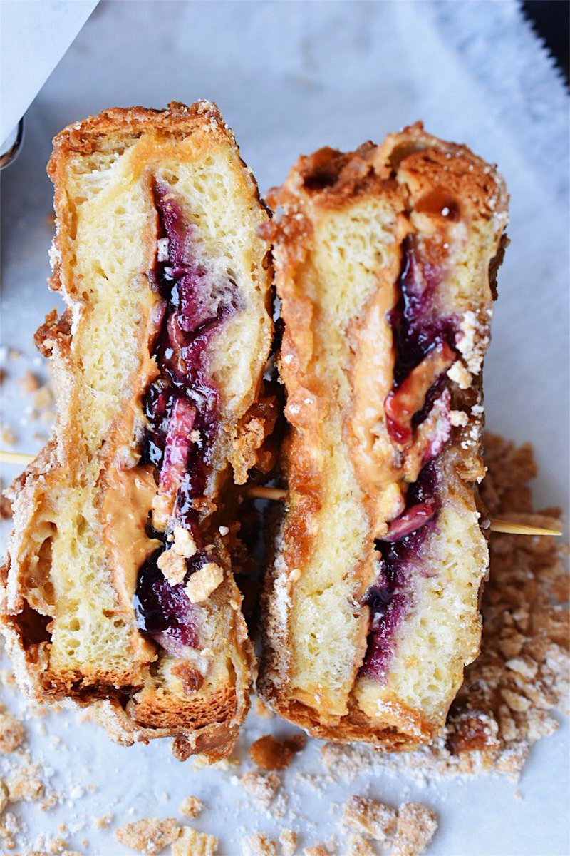 MrEats305's tweet photo. Lunch in 2009, a regular PB&J vs. Lunch in 2019, a ππ²π²π½ ππΏπΆπ²π± π£π&π π₯π€€π₯ | π§ππ a lunch buddy youβd have shared this with π―ββοΈππΌ #10YearChallenge #MrEats305 #MrEatsApproved #BrgrStop https://t.co/KF12iiDLI4