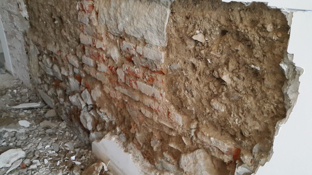 kerakoll_acedo's tweet photo. Empezamos a sanear las paredes de otra vivienda para mejorar la estética de la vivienda y salud de los inquilinos ⁦@Biocalce⁩ muroseco https://t.co/uRYiWxdMLX