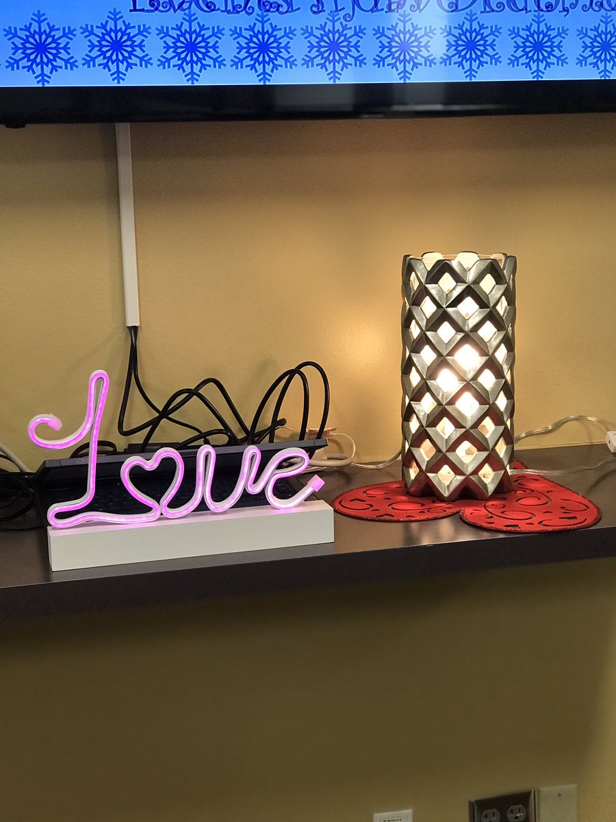 Ekim0691's tweet photo. Our valentines decorations @ Cannella https://t.co/f7w0DAEl8c