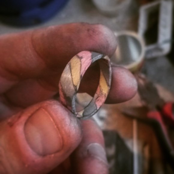 ZivkovNenad's tweet photo. Wire twist Mokume Gane #brass #coper #nickel #mokummegane #engagement #ring #wedingring #handmadejewelry https://t.co/ns2asNQ9PC