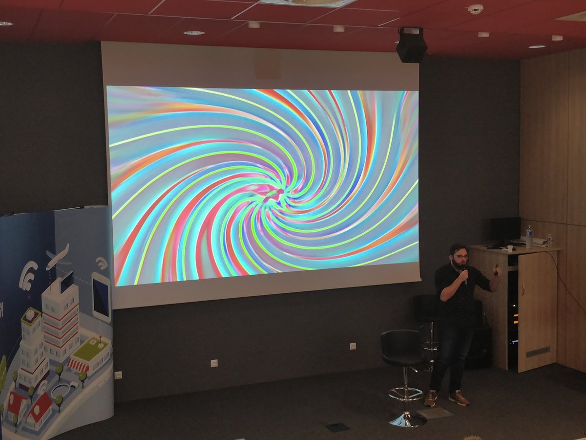BrestJS's tweet photo. Pour le choix d'un framework JavaScript, Kyllian nous parle de maintenabilité vs efficacité, communauté, support, capacité, ... #Brest #CodeLunch #javascript https://t.co/yvFlE8PYKv