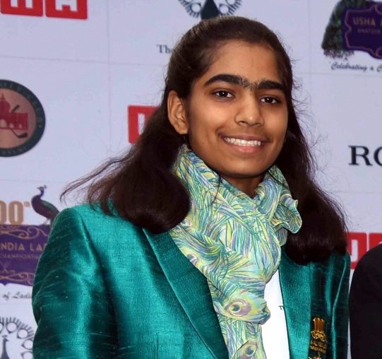 ians_india's tweet photo. Golfer #DikshaDagar opened her professional career in style with a one-under 70 that put her right on top of the leaderboard in the first leg of the #HERO #womensProTour2019 at the #PoonaClub Golf Course. https://t.co/SRVlcYlbPJ