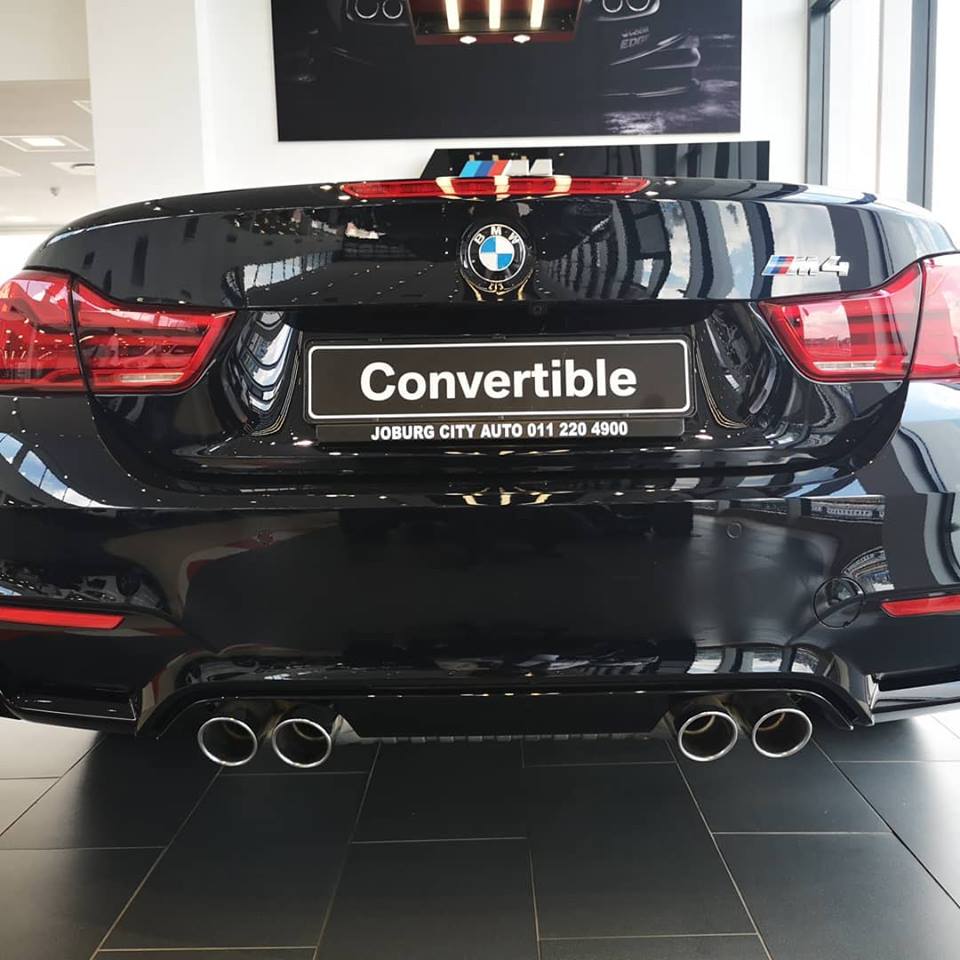 BMWJoburgCity's tweet photo. BMW M4 Azurite Black Metallic Convertible.

#BMW #M4 #Azurite #Convertible #Blackfeatures. #WhiteLeather #FourPipes #InstagramaPhotos https://t.co/DduQkHGhNq