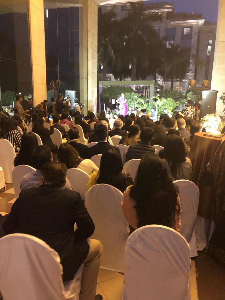 sundeepbhutoria's tweet photo. #SurAurSaaz begins with #TeejanBai @hyattkolkata @FoundationPK @ezcckolkata @ehsaaswomen . Crowd pouring in to witness the amazing #Mahabharat  #Katha https://t.co/x1j2SZZv5S