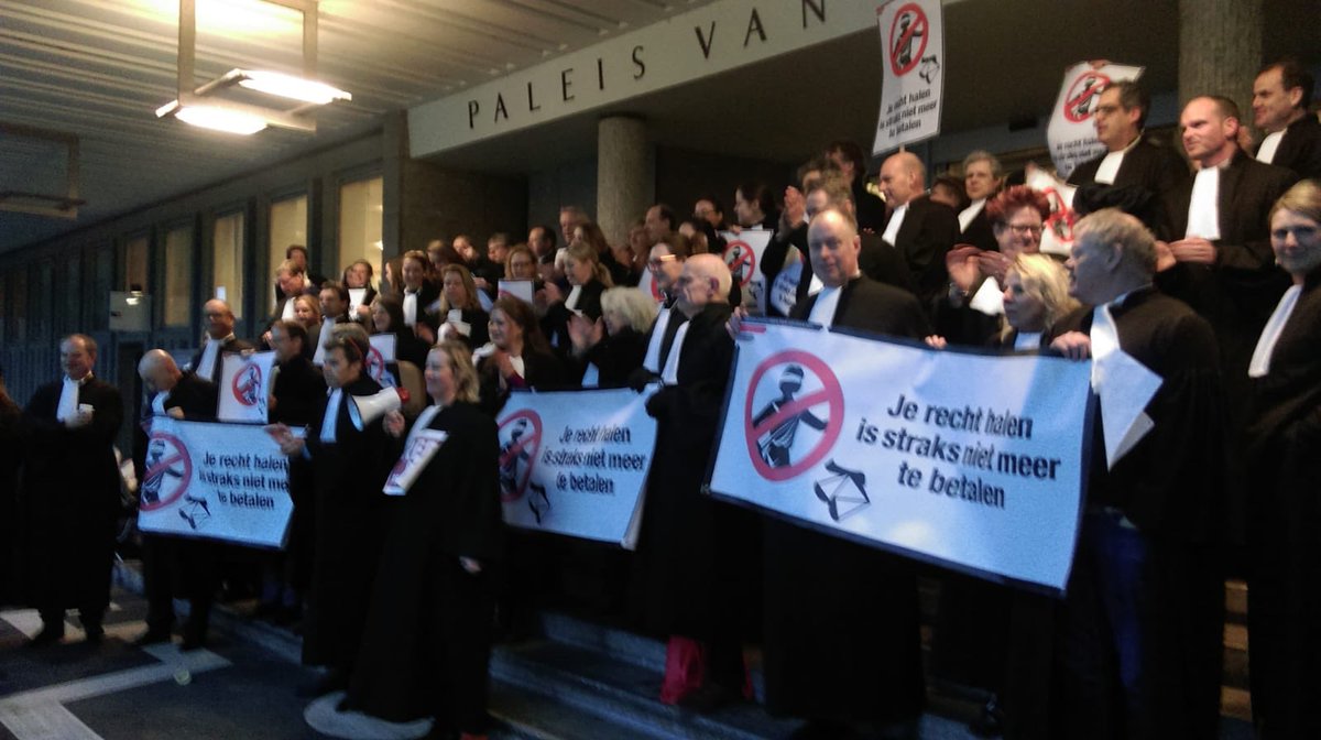 wkuster's tweet image. Vanochtend gedemonstreerd tegen de plannen van minister Dekker #redderechtsbijstand