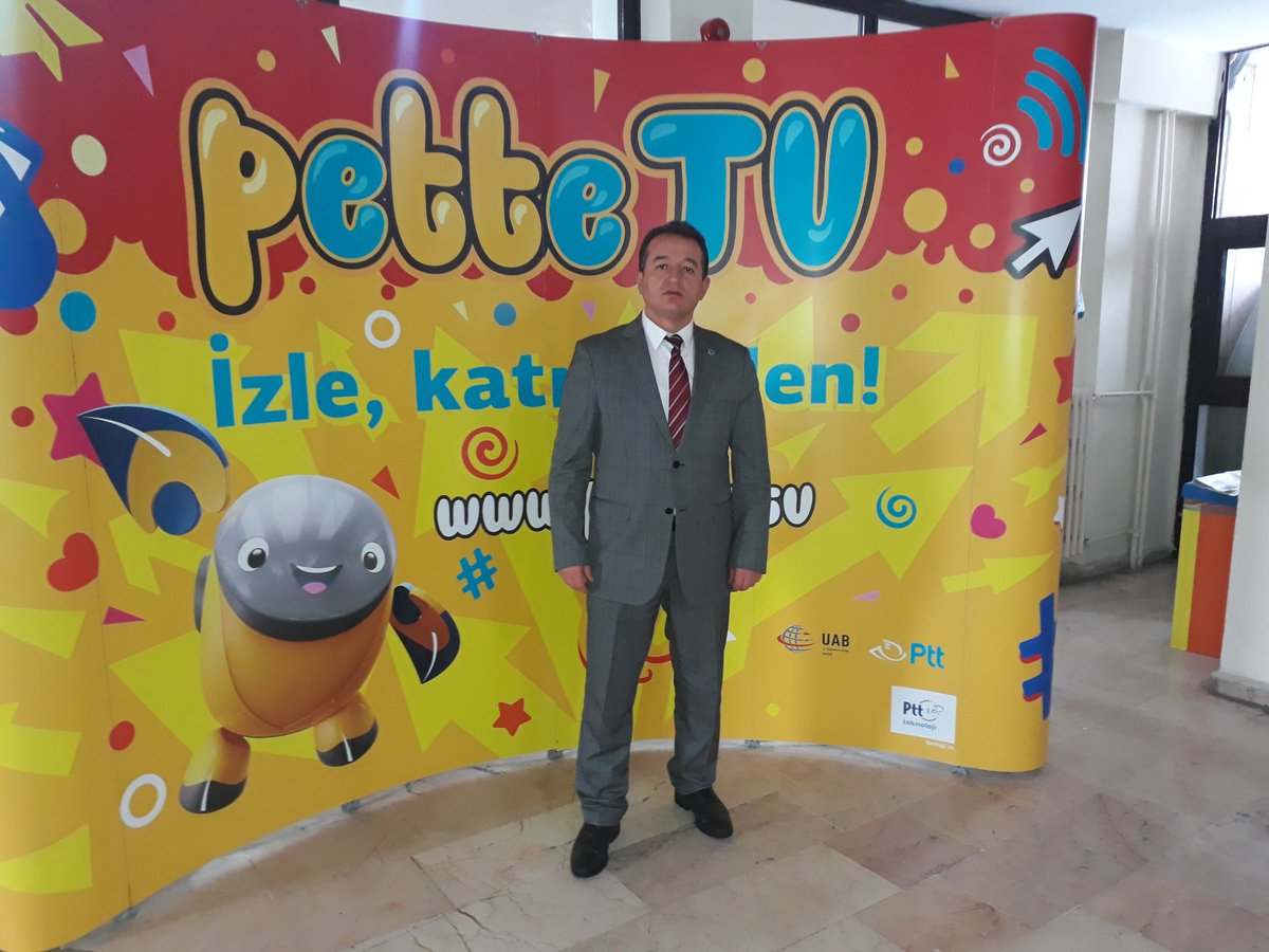 nigdecadde's tweet photo. Naci Şenol, Bedri Evran ile birlikte.
1 dk. ·
#PETTE #NİĞDE' DE MİNİK HAYRANLARI İLE BULUŞTU..DIŞARIDA YOĞUN KAR YAĞIŞINA RAĞMEN MİNİKLER SALONU DOLDURARAK NEŞELİ DAKİKALAR GEÇİRDİLER #NİĞDE #PTT BAŞMÜDÜRLÜĞÜ https://t.co/L02VbfVOF3