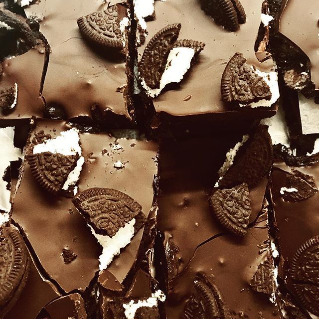 Mumblescoffee's tweet photo. Homemade chocolate Tiffin... cheeky! #vegan #mumblescoffee #homemade #greatcoffee #gower #mumbles #supportsmallbusiness #meetwithfriends #takeaway https://t.co/NkV5jGzDx4 https://t.co/o1Z5UGilvo