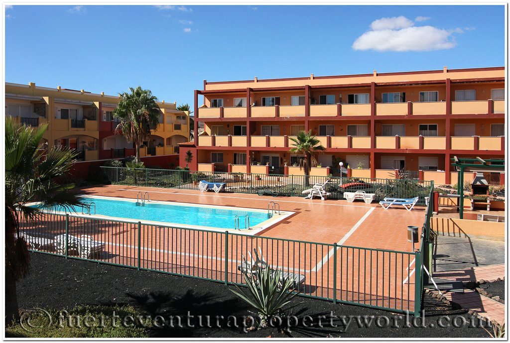 FUEProperty's tweet photo. Furnished 2-bed apartment with south-facing private terrace and underground parking space. With access to shared pools, BBQ areas, garden, lifts. For only 88.000€ https://t.co/xBVP8M2L6P #Fuerteventura #property #forsale #wintersun #wintersundestination https://t.co/31nbSI85JX