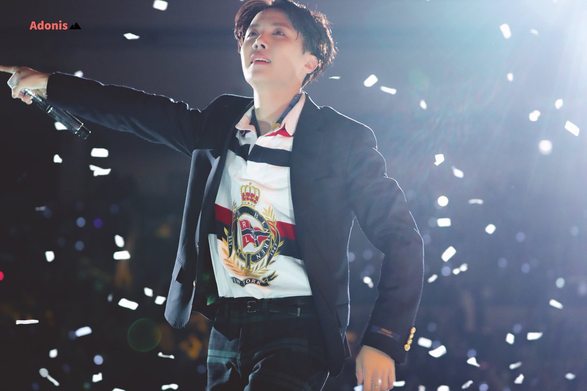 J-Hope BTS saat menghadiri 28th Seoul Music Awards 2019.