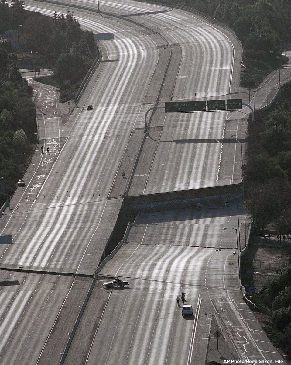 ABC's tweet photo. 25 years ago this week, a violent, pre-dawn earthquake shook Los Angeles from its sleep, and sunrise revealed widespread devastation, with dozens killed and $25 billion in damage. https://t.co/Xs2TjDngbV https://t.co/2dwHsKT7ql