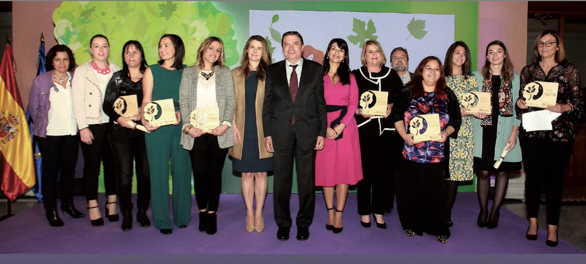 Muchas gracias @mapagob y @redrunacional por confiar en mí para escribir la publicación especial donde se cuenta la labor diaria de todas las premiadas en los IX #Premios de #Excelencia a la #Innovación para #MujeresRurales 2018 

📲Descárgala mapa.gob.es/es/desarrollo-…