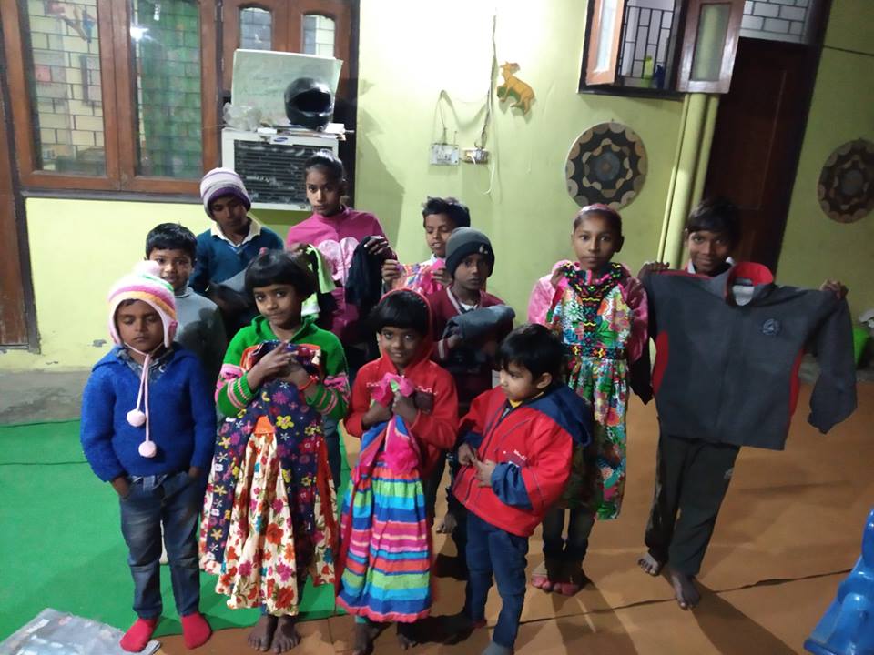 Ek_Sankalp's tweet image. #EkSankalp: Donation brings smile and we at Ek Sankalp are delighted to see when people are coming from around to make these little kids delighted by making donations.

#NewCloth 👗👚 #Donation 💸🍰 #UnderprivelegedChildren #Indirapuram #Ghaziabad #Charity #DonateCloth👖👗👔