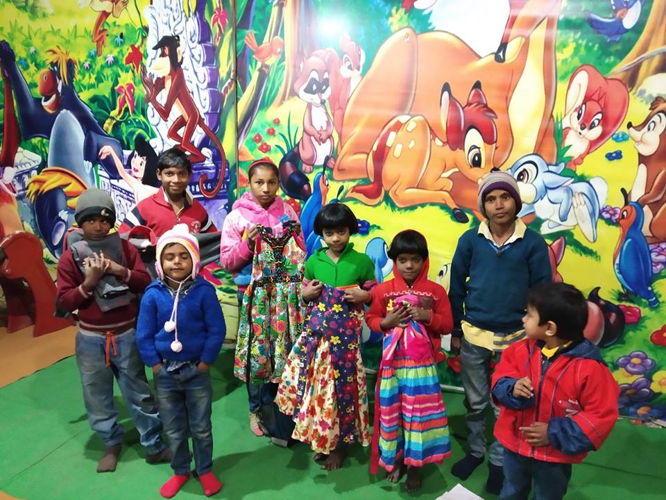 Ek_Sankalp's tweet image. #EkSankalp: Donation brings smile and we at Ek Sankalp are delighted to see when people are coming from around to make these little kids delighted by making donations.

#NewCloth 👗👚 #Donation 💸🍰 #UnderprivelegedChildren #Indirapuram #Ghaziabad #Charity #DonateCloth👖👗👔