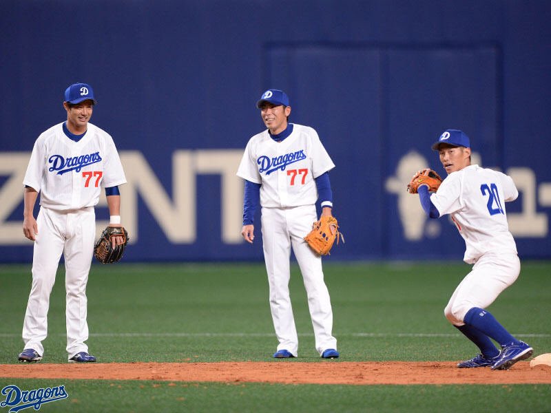 プロ野球 限定 復刻 サードユニフォームbot 中日 オープン戦 18 元中日ドラゴンズ監督 星野仙一氏追悼試合 元阪神タイガース監督 星野仙一氏追悼試合 監督 コーチ 選手が胸番号77 背番号のユニホームを着用 星野仙一 Dragons