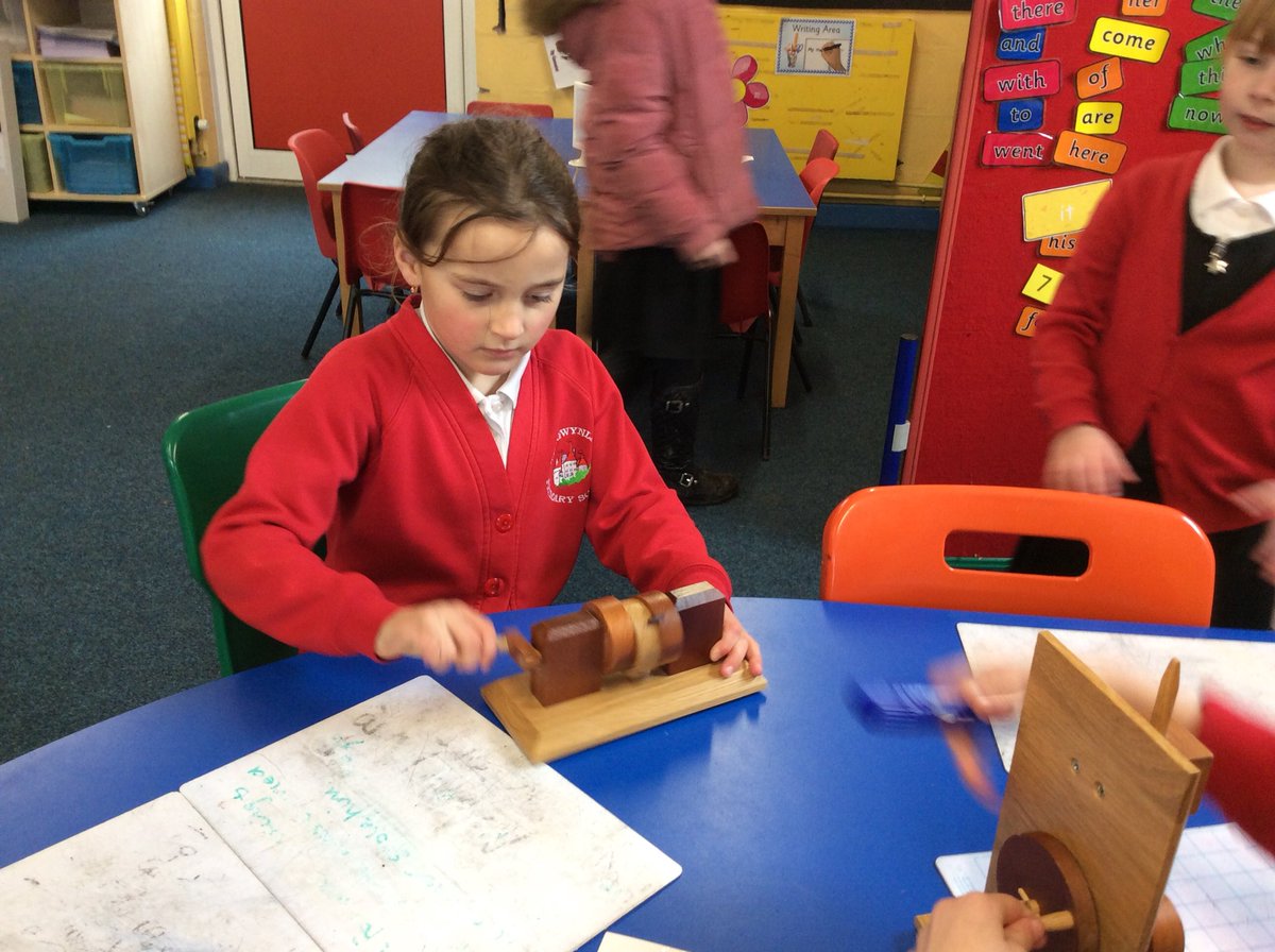 ClassMerlin2's tweet photo. Exploring cam shaft models today in STEM Club. The self conjugate cam was our favourite! https://t.co/nJeu9snEoX