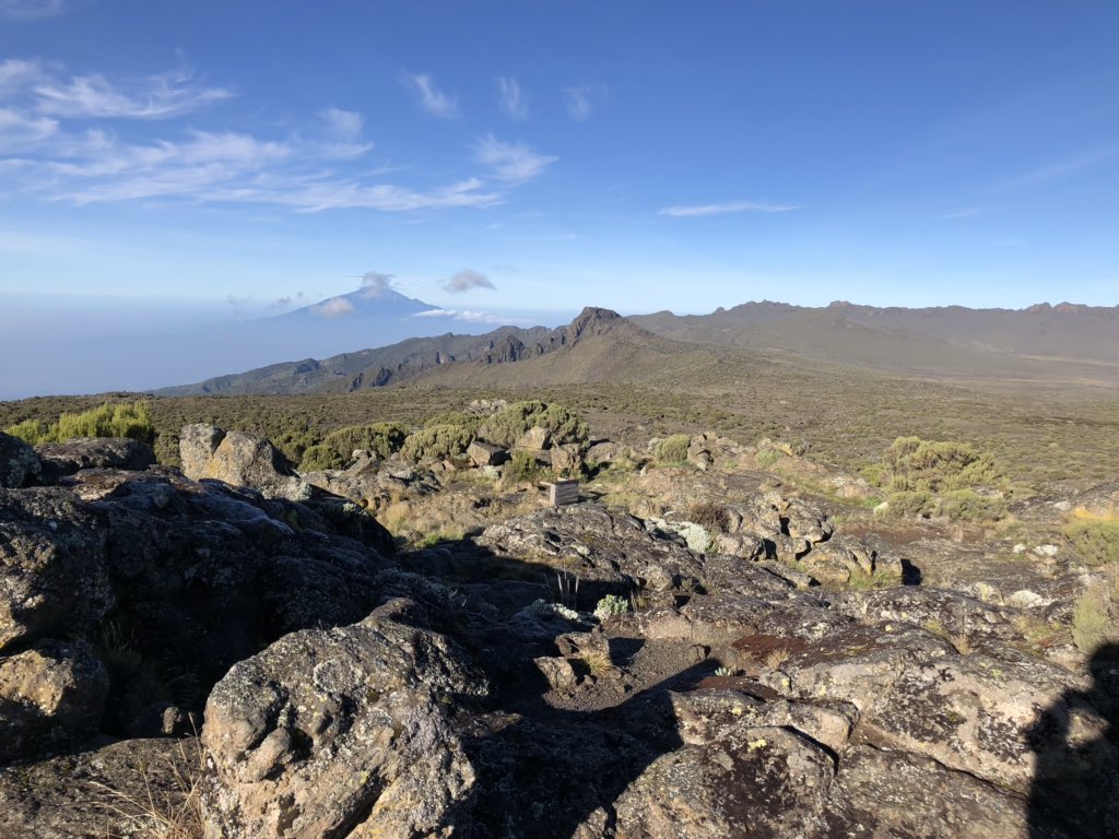 fisler's tweet photo. Guter Standort für die beiden #Messstationen beim #Shira2 Camp am #Kilimanjaro. Eine #Messstation stammt vom nationalen #Wetterdienst #Tansania und die andere von einem US Philanthrop. Eine #Wetterstation zuviel, er hätte besser in das nationale #Messnetz investiert. https://t.co/ve3qhdXzyb