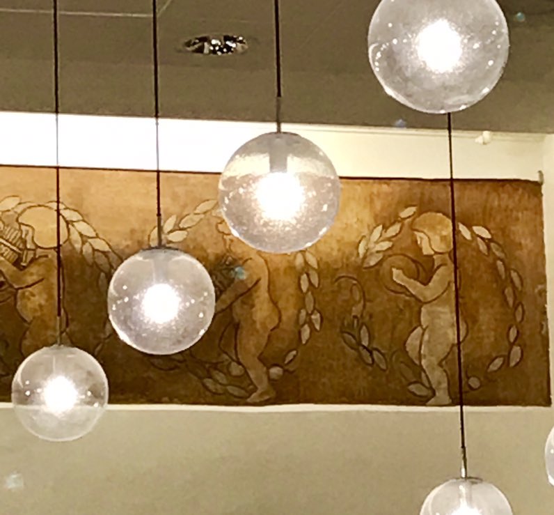 Heittäessämme idean ilmoille, olemme oikeastaan kovin haavoittuvaisia. Se vaatii rohkeutta. Kannatellaan toisen ideaa ainakin pieni hetki - luodaan turvallinen ilmapiirin ideoinnille. #JooJaPeriaate #InnostaOnnistumaan @MaaritTiilila <a href="/susannahuu1/">Susanna Huuskonen</a> #rohkeusJohtaa #coachaavaOte