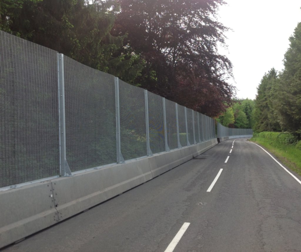 zaunlimited's tweet photo. @zaunlimited "Wire mesh offers effective area demarcation and exceptionally high security." Check out our blog post to find out more https://t.co/5YQVruup1t #Zaunblog #wiremeshfencing #temporaryfencing #meshfencing #events #perimeterfencing #perimetersecurity #security https://t.co/LZnYWQkQaj