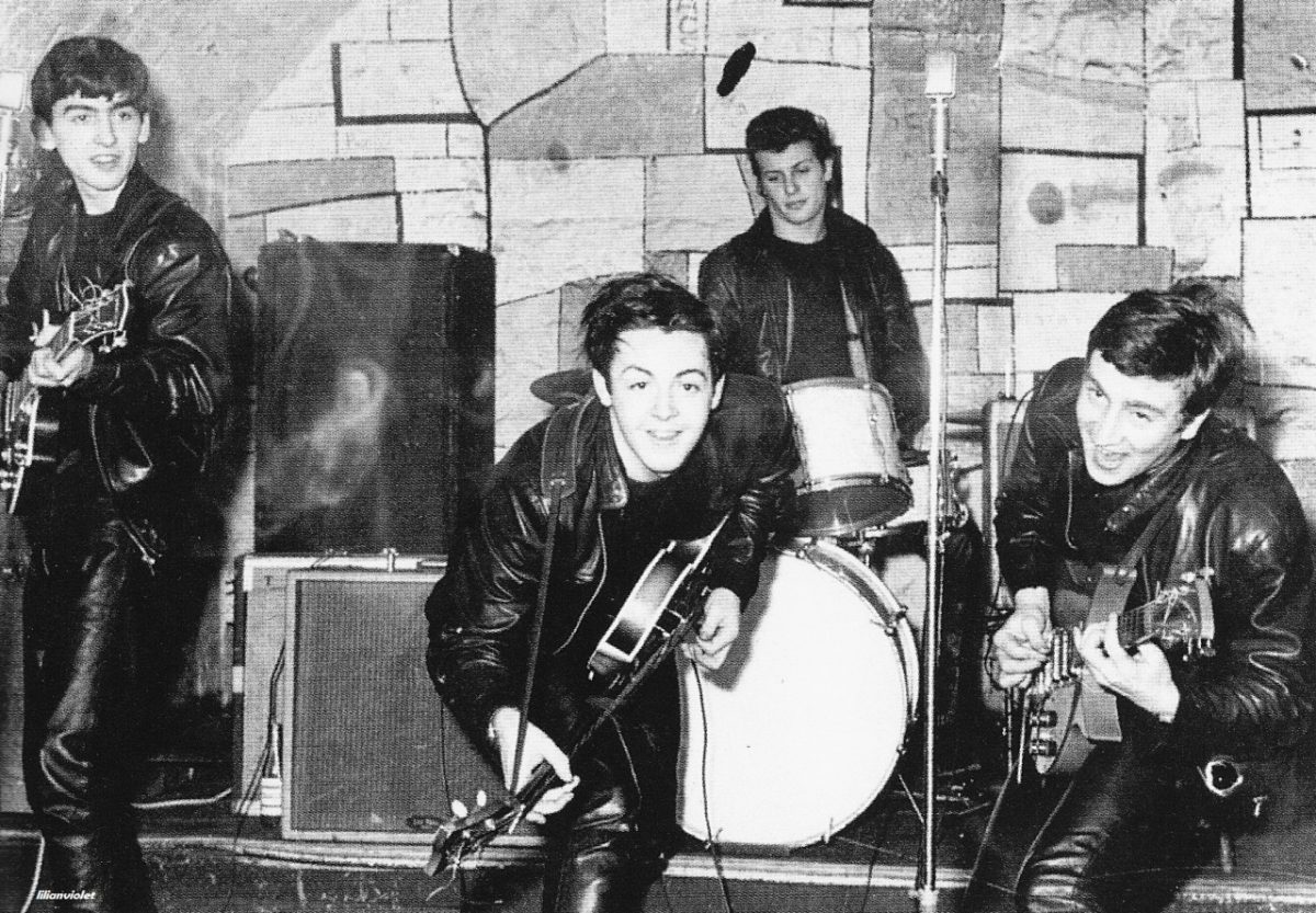¿Sabías que hoy es el "Día Mundial de The Beatles"? En 2012, la UNESCO lo denominó así porque un 16 de Enero de 1957, #TheBeatles debutaba en el escenario de #TheCavern de #Liverpool