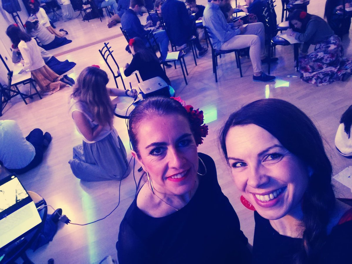 GalitadeAlfaro's tweet photo. Felices y flamencas!! #lorqueando https://t.co/Rm8EDtQUZ2