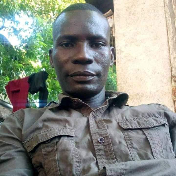 kevoprezzo's tweet photo. My God Bless this Brave Officer.
His Name is Ali Kombo
#RiversideAttack #KenyaAttack #WeShallOvercome #KenyaUnbowed
@NPSOfficial_KE @PoliceKE https://t.co/cNKtrhMAqq