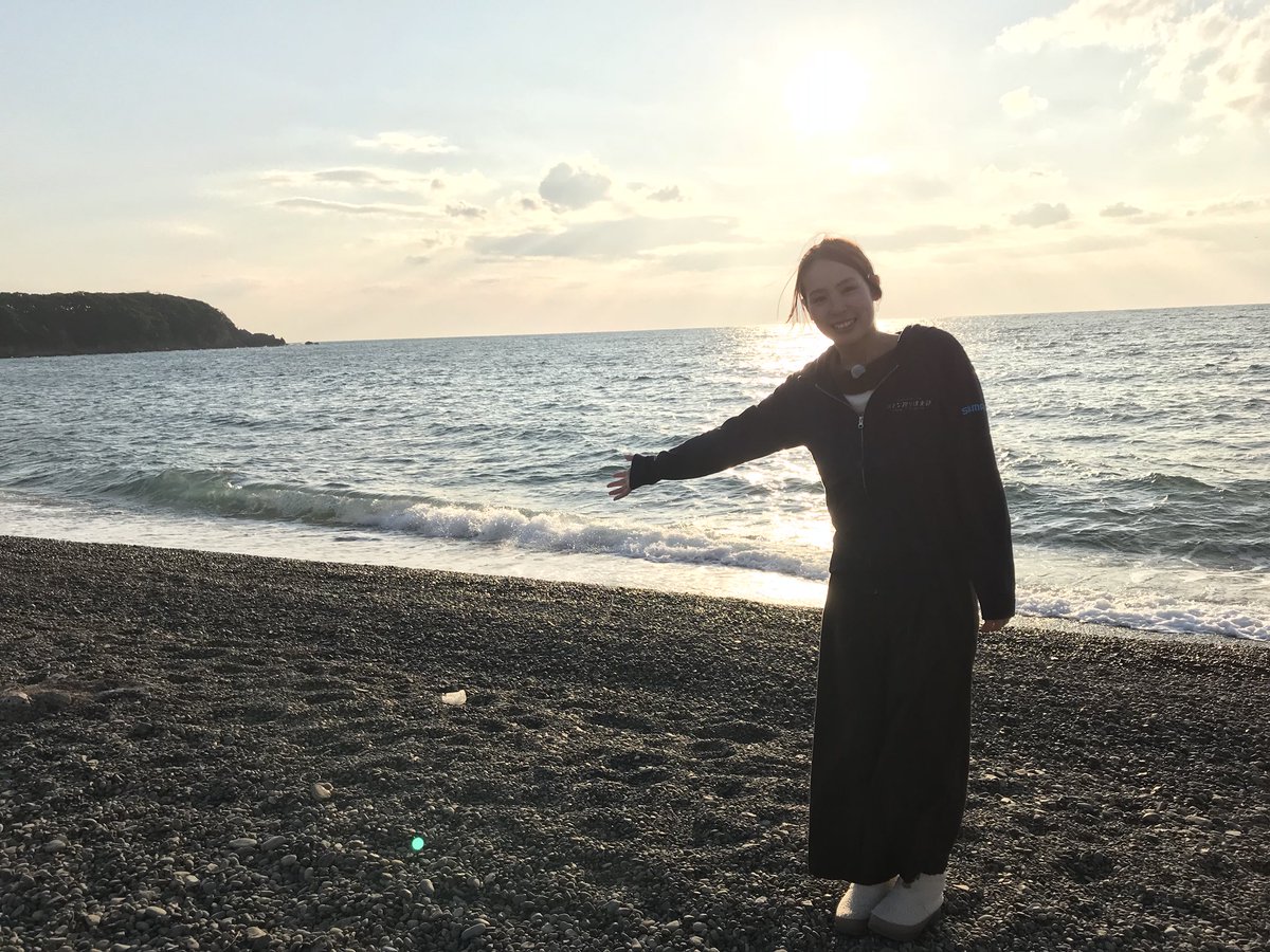 今年初のロケです\(^^)/♡
綺麗な海😍透き通ってました🌊!
さて、ここはどこでしょう🤗笑
三枚目の橋がヒントっ🐸!!笑
明日は寒イサキ🎣✨
初めてやねんっっ(o^^o)
楽しみすぎる〜〜〜🐟💨