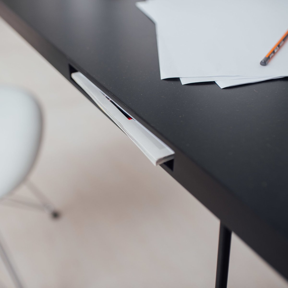 prjcts_'s tweet image. Auffallend unauffällig: das integrierte Ablagefach im A4-Format.

#smartprojects #betterprojects #smartoffice #smarthome
#organizeyourhome #organizeyourlife #paperless #officedesk #workspace #homeoffice