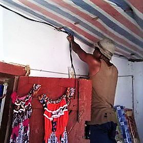 Manombo Sud, #Madagascar 
#RenewableEnergy Project Update: 

Poles have been installed and cables are being connected 👏🔗⚡️
Upwards and onward! 

<a href="/bettervest/">bettervest</a>